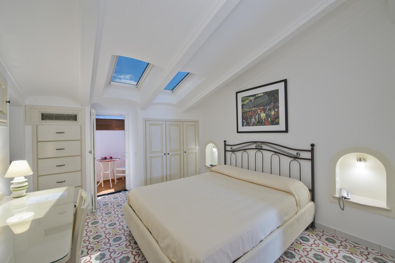 Deluxe Double Room,639639372:JPEG